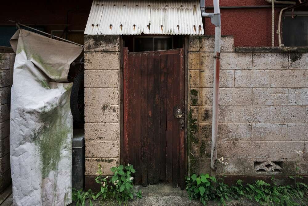 5 Signs It’s Time to Replace Your Front Door - Windows & Doors - Homedecortoday Outdated Appearance