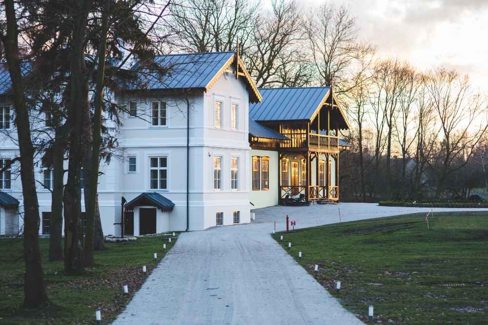 Inside Jim Carrey House: A Tour Of Jaw-Dropping $13.95 Million California Estate - Celebrity Home - Homedecortoday The Brentwood Mansion