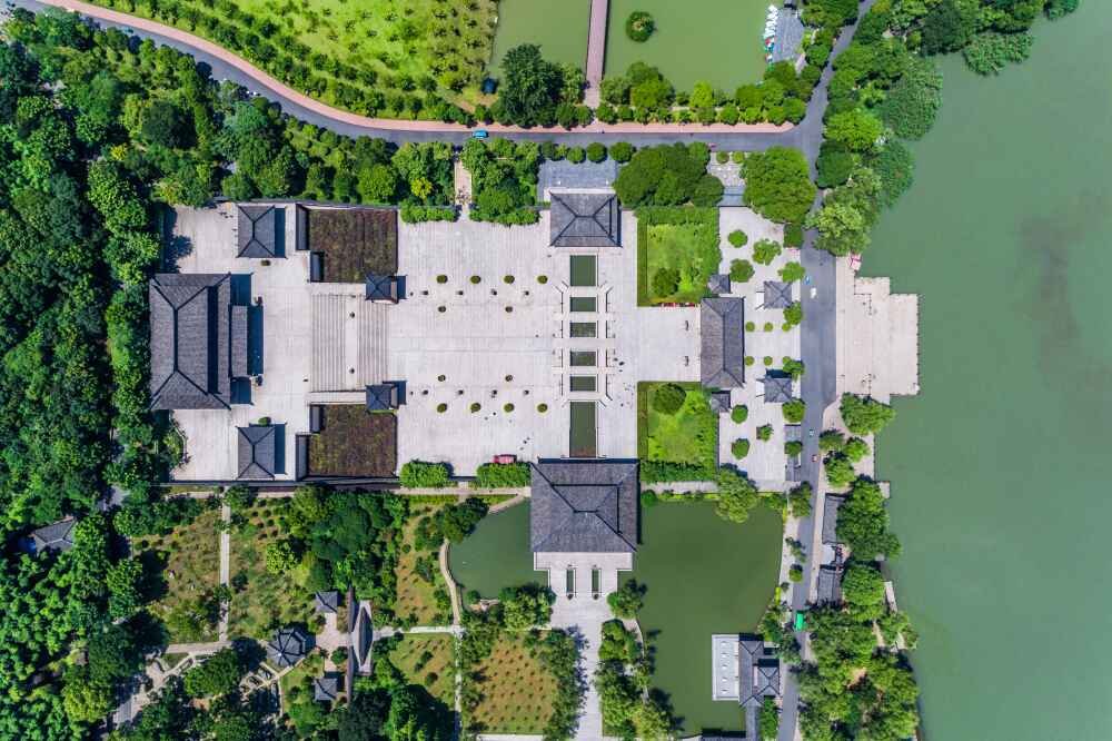 Hampton's Waterfront Compound