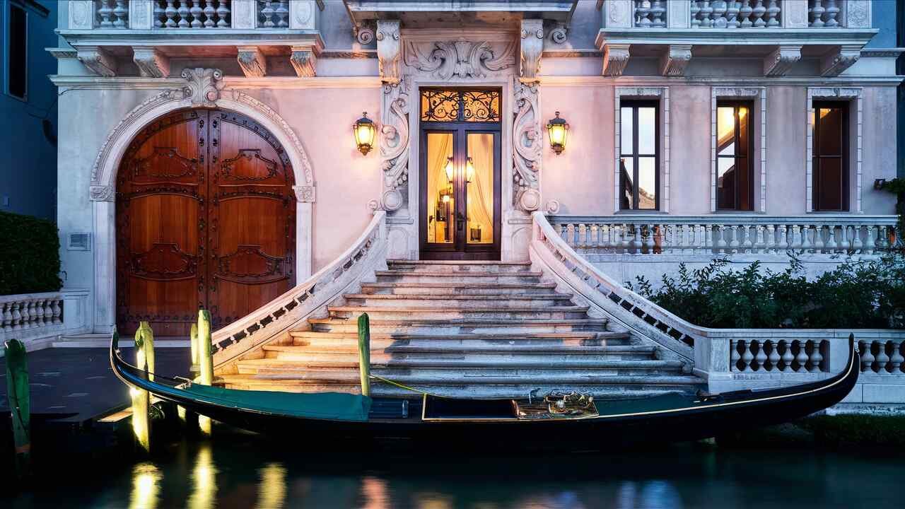 Tour Of 3,600,000 Million-Dollar Andre 3000 House: The Outkast Star's Luxurious Home - Celebrity Home - Homedecortoday Andre Venice home