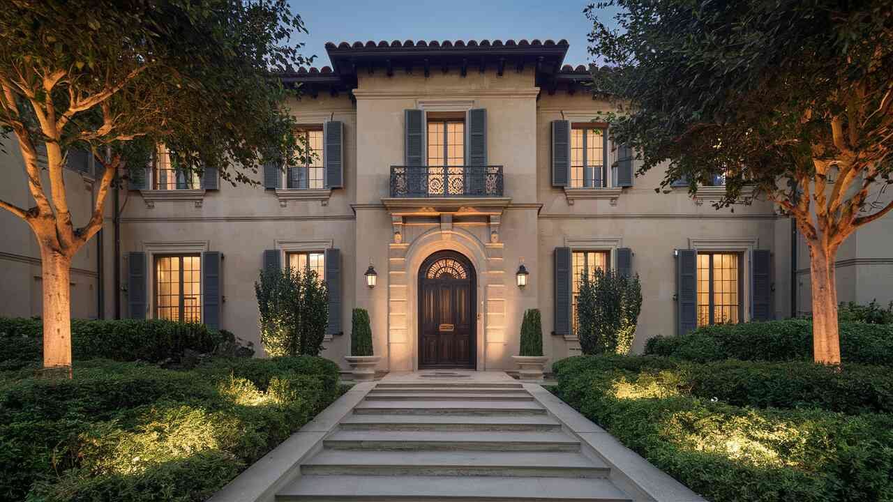 A Guided Tour Of $25 Million Angelina Jolie House In Los Feliz, LA -  Homedecortoday