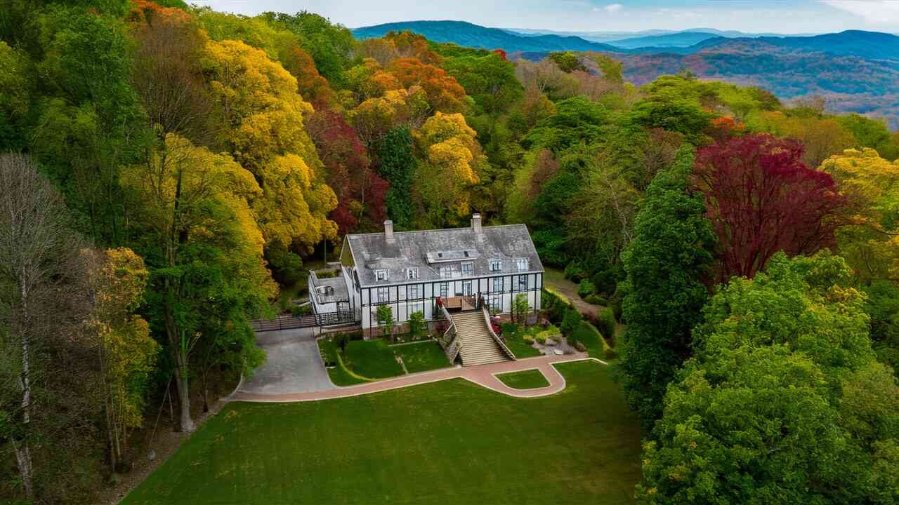 Virtual Tour Of 20,000+ Square Foot Donald Fagen House In New York's Catskill Mountains - Celebrity Home - Homedecortoday The Magical Location Nestled in New York's Catskill Mountains