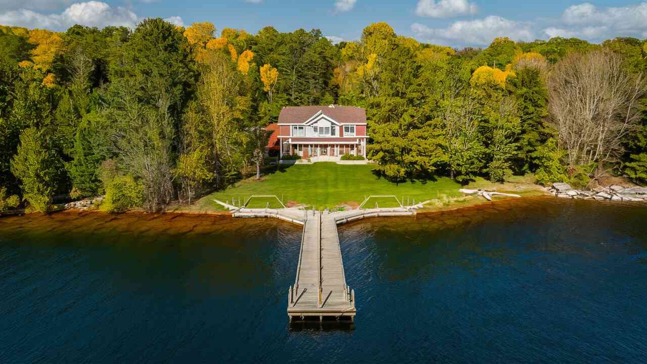 Star Running Back Lists $12.5 Million Christian Mccaffrey House In Lake Norman for Sale in Charlotte - Celebrity Home - Homedecortoday Exploring the Grandeur of Christian McCaffrey's NFL Mansion