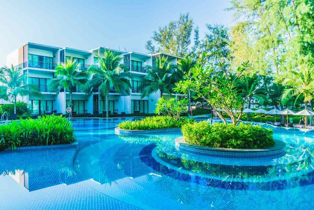 Giannis Antetokounmpo House: NBA Star Buys $1.8 Million Mansion in Wisconsin - Celebrity Home - Homedecortoday An exclusive look at one of Wisconsin's most luxurious suburbs