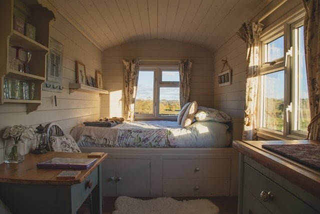 Revamp Your Home with Stunning Room Style and Interior Design Ideas - Home Organization - Homedecortoday How to Decorate Small Bedrooms for a Spacious Feel