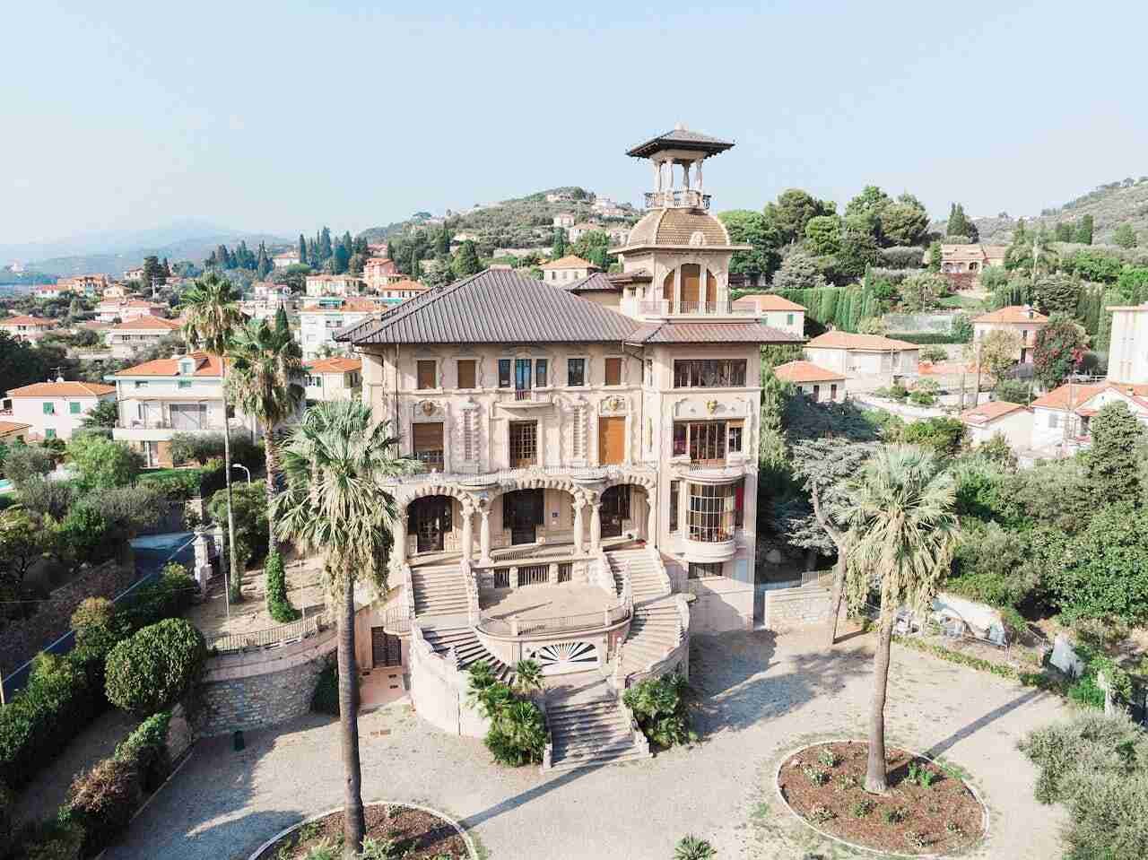 Inside Jaw-Dropping $150 Million Lachlan Murdoch House In LA: California's Most Expensive Home - Celebrity Home - Homedecortoday How Did Lachlan Murdoch Acquire This Beverly Hills Mansion