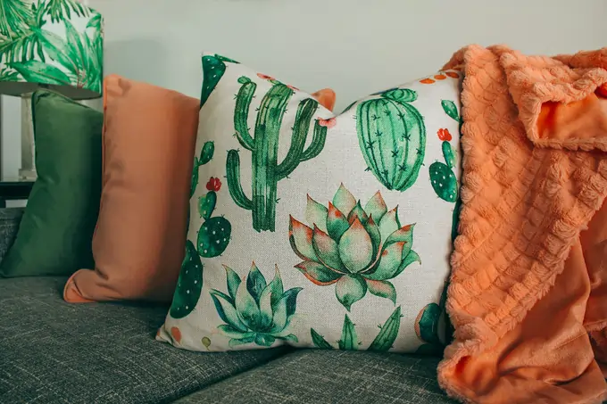 How to Choose the Perfect Pillow and Rug Pairing
