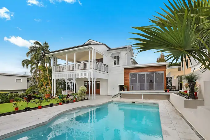 $6.5m Margot Robbie House: Inside Margot Robbie and Tom Ackerley's Stunning Real Estate Portfolio - Celebrity Home - Homedecortoday Margot Robbie and Tom Ackerley Create Their Dream Home