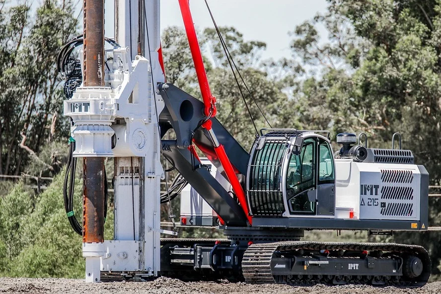 How Concrete Core Drilling Differs Between Homes and Businesses - Building & Construction - Homedecortoday A heavy-duty industrial drilling rig operating at a large commercial site, designed for extensive core drilling projects.