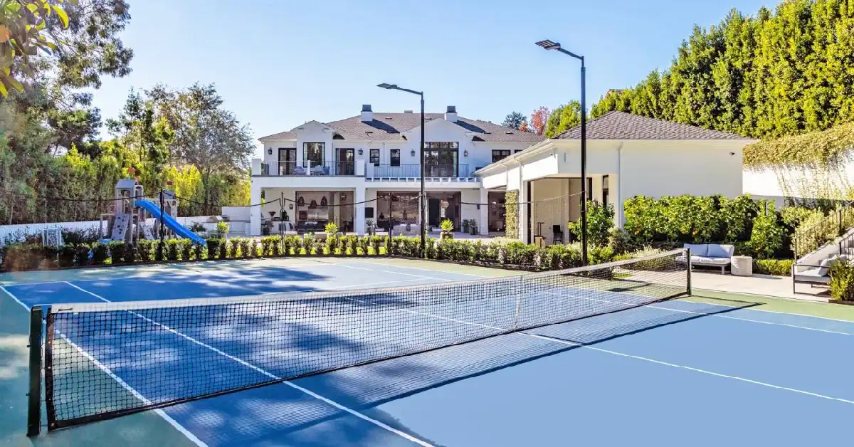 Wayne Boich Hamptons House: A Peek into the Billionaire's Luxurious Retreat - Celebrity Home - Homedecortoday Image of , Celebrity Home, on Homedecortoday.